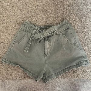 American Eagle highest rise mom short